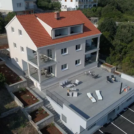 Teuta Apartment *
